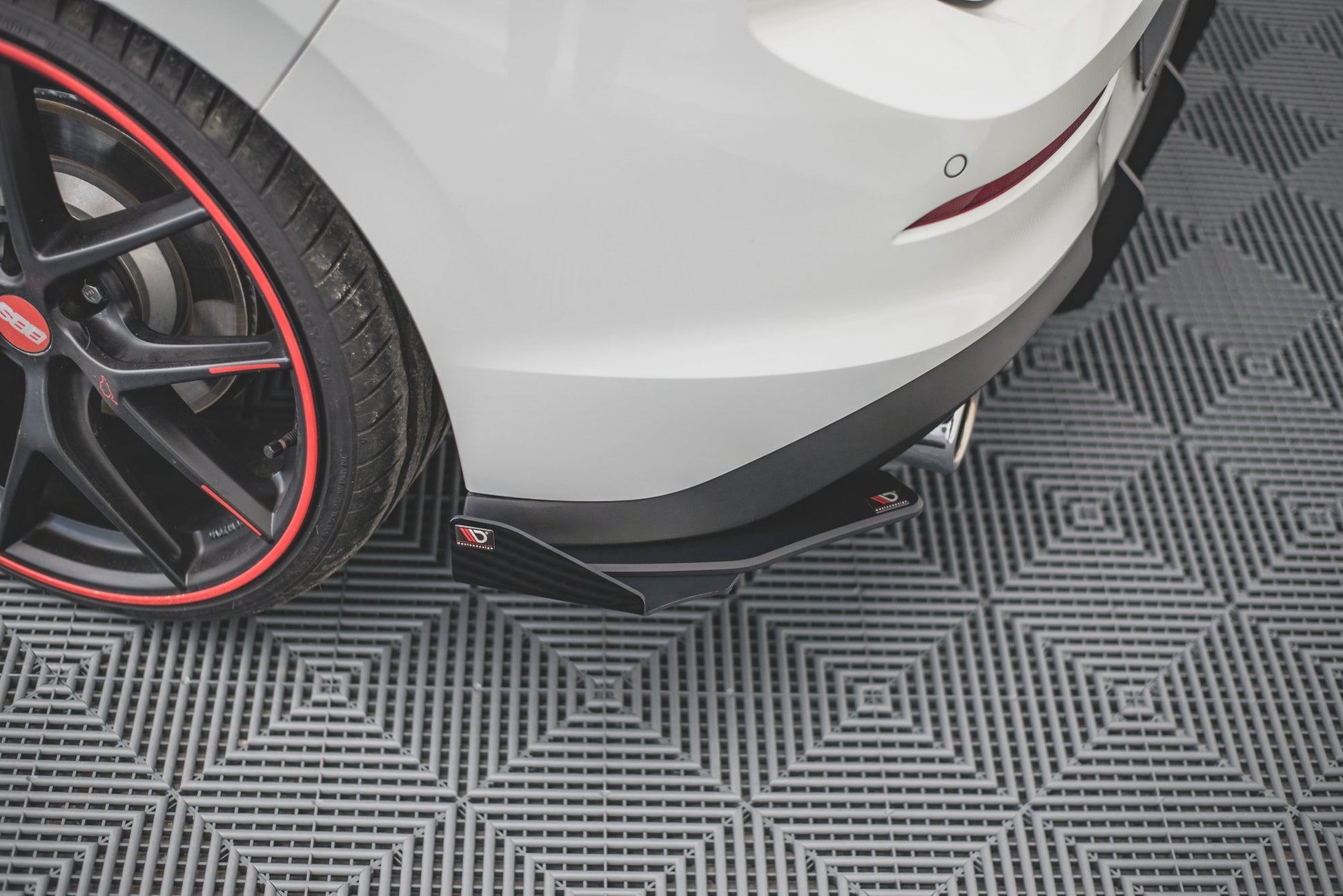 Hintere Seiten Flaps für Volkswagen Golf 8 GTI schwarz Hochglanz
