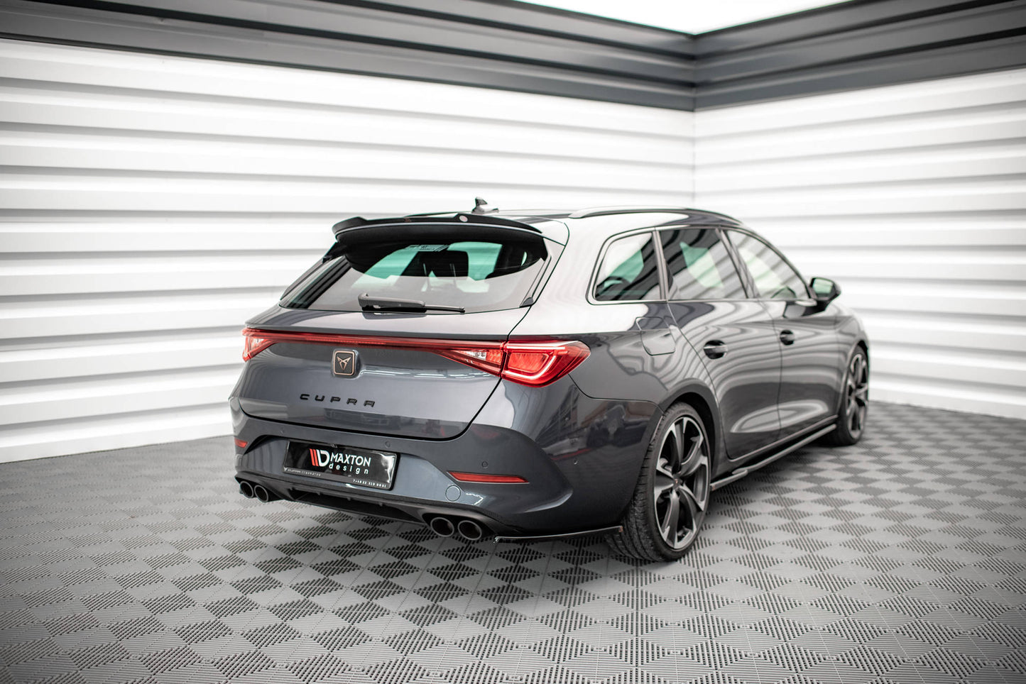 Heck Ansatz Flaps Diffusor für Cupra Leon ST schwarz Hochglanz