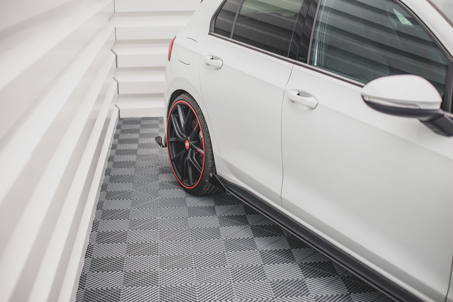 Robuste Racing Seitenschweller Ansatz für für + Flaps Volkswagen Golf 8 GTI / GTI Clubsport schwarz Hochglanz