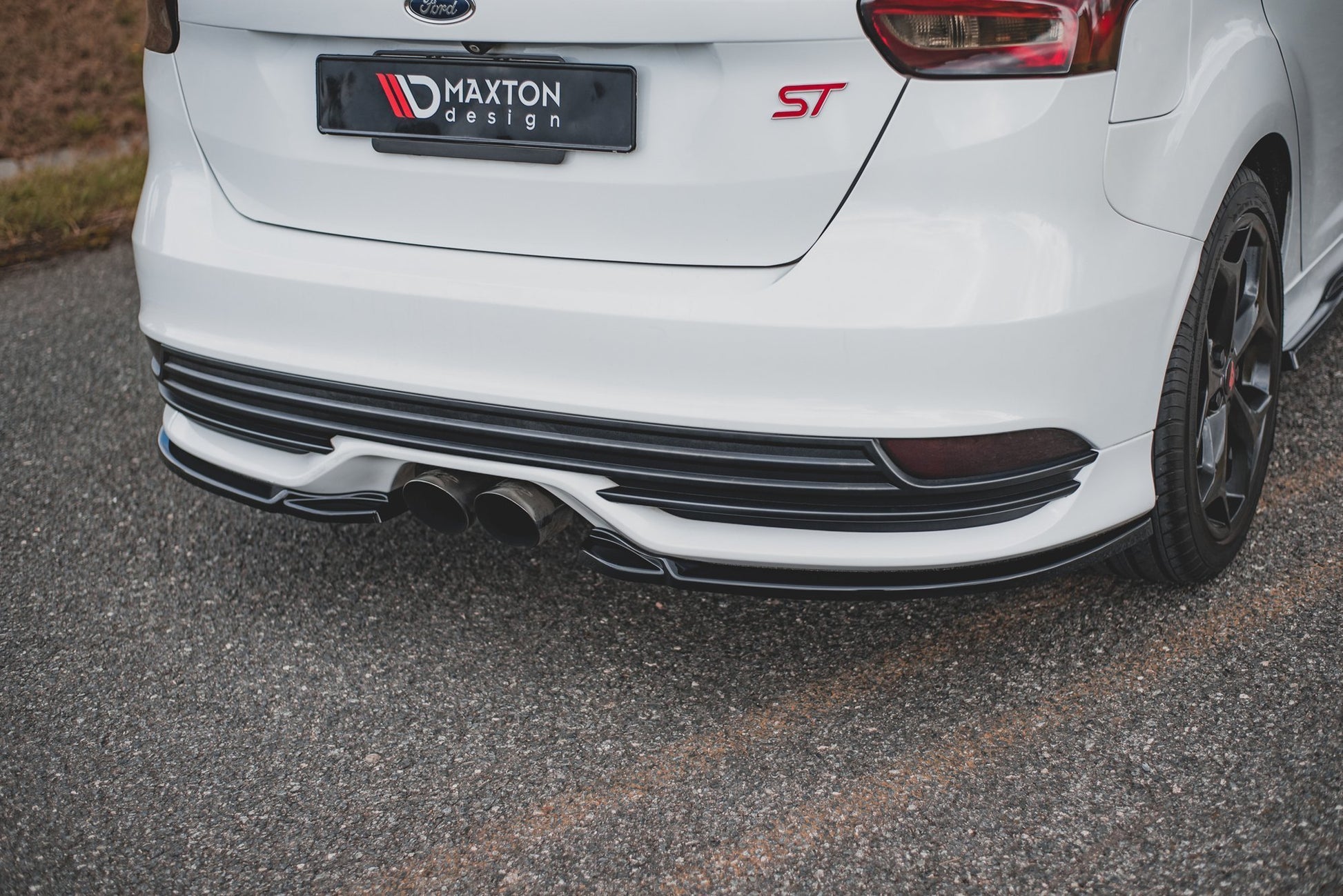 Heck Ansatz Flaps Diffusor V.2 für Ford Focus ST Mk3 Facelift schwarz Hochglanz