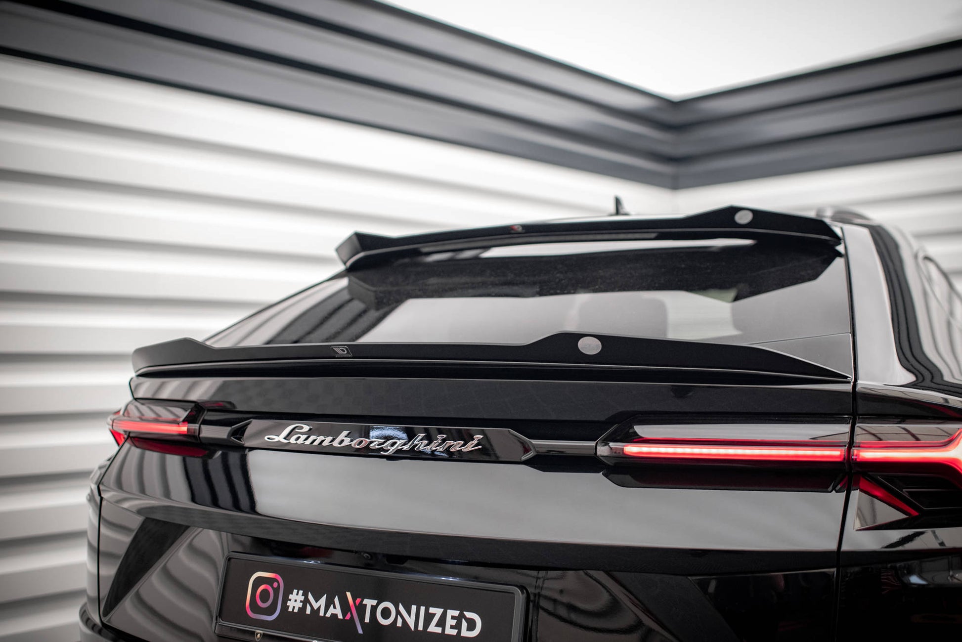 Niedriger Spoiler CAP für Lamborghini Urus Mk1 schwarz Hochglanz