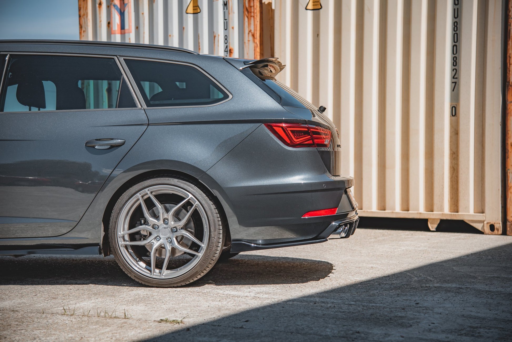 Heck Ansatz Flaps Diffusor V.3 für Seat Leon Cupra Mk3 FL Sportstourer schwarz Hochglanz