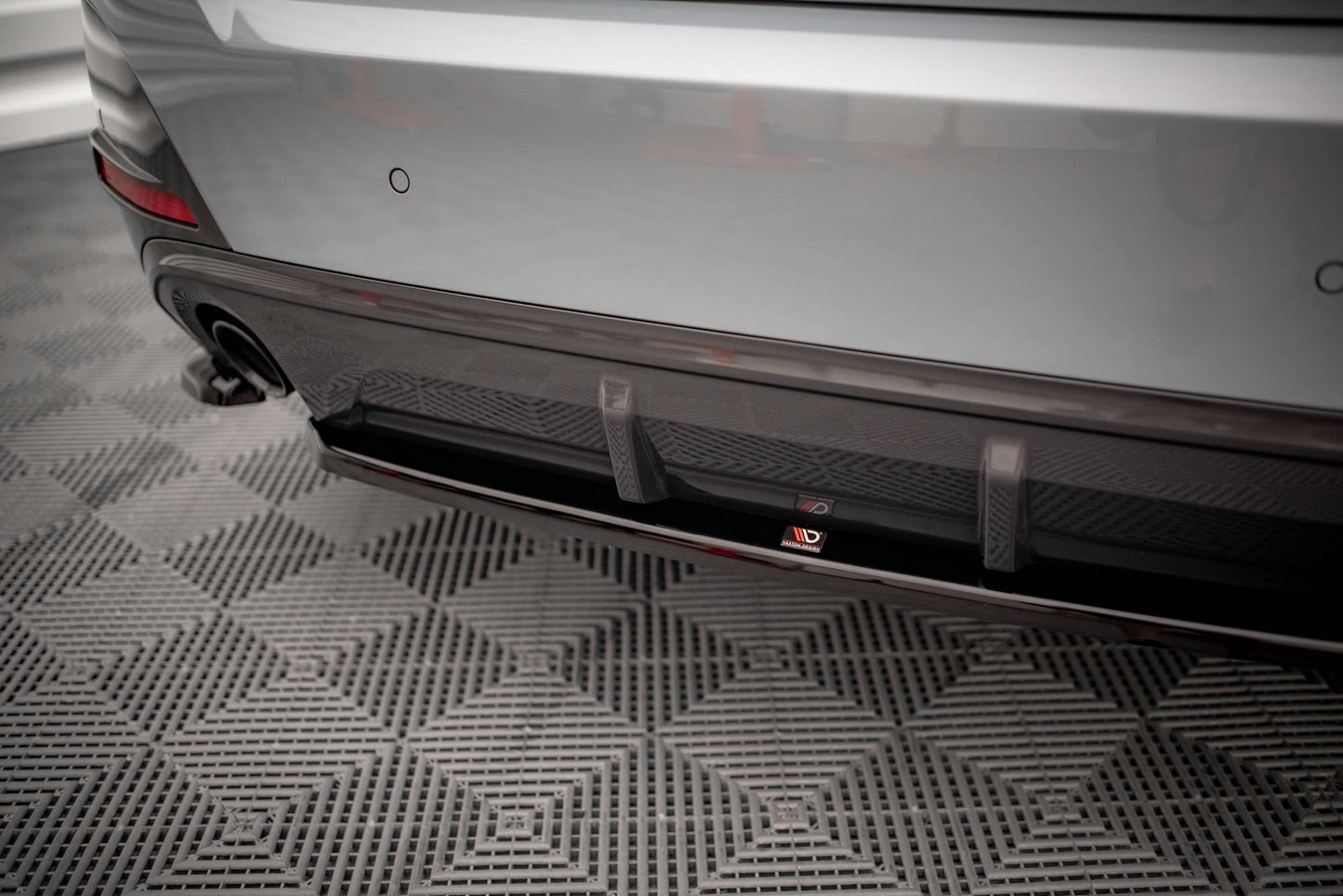 Mittlerer Diffusor Heck Ansatz für BMW 4er Gran Coupe M-Paket G26 schwarz Hochglanz