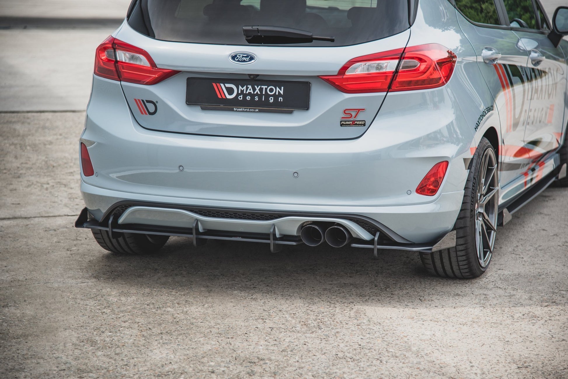 Robuste Racing Diffusor Heck Ansatz +Flaps für Ford Fiesta Mk8 ST schwarz Hochglanz