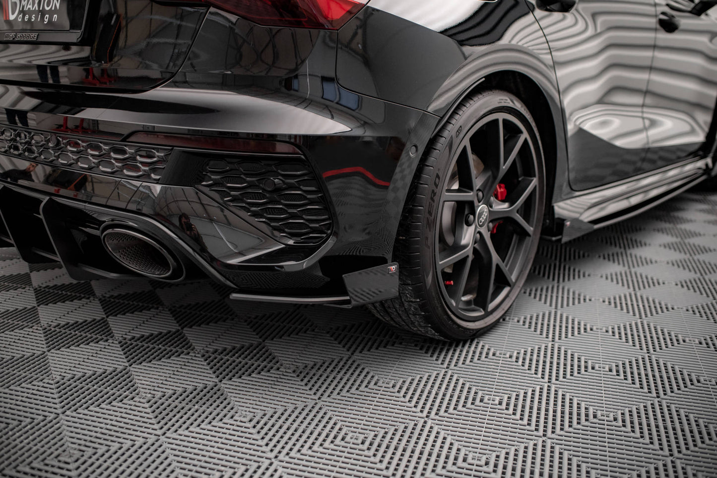 Street Pro Heck Ansatz Flaps Diffusor +Flaps für Audi RS3 Sportback 8Y schwarz Hochglanz