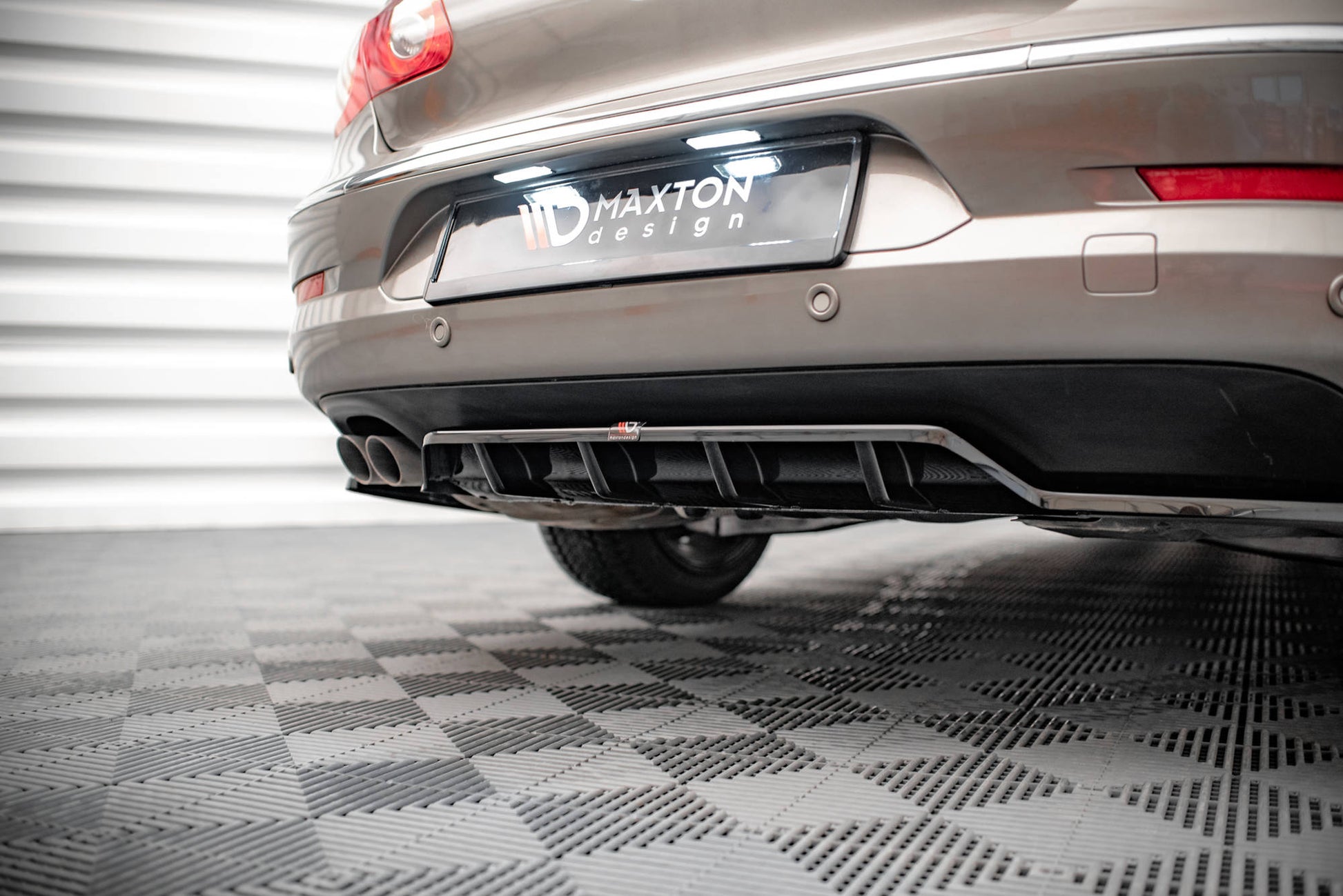 Mittlerer Diffusor Heck Ansatz DTM Look für Volkswagen Passat CC schwarz Hochglanz