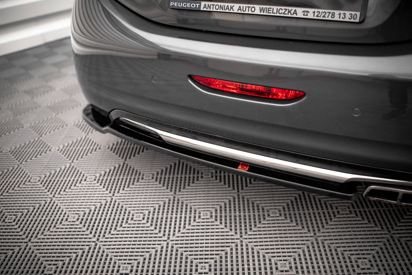 Heck Ansatz Flaps Diffusor für Peugeot 208 GTi Mk1 Carbon Look