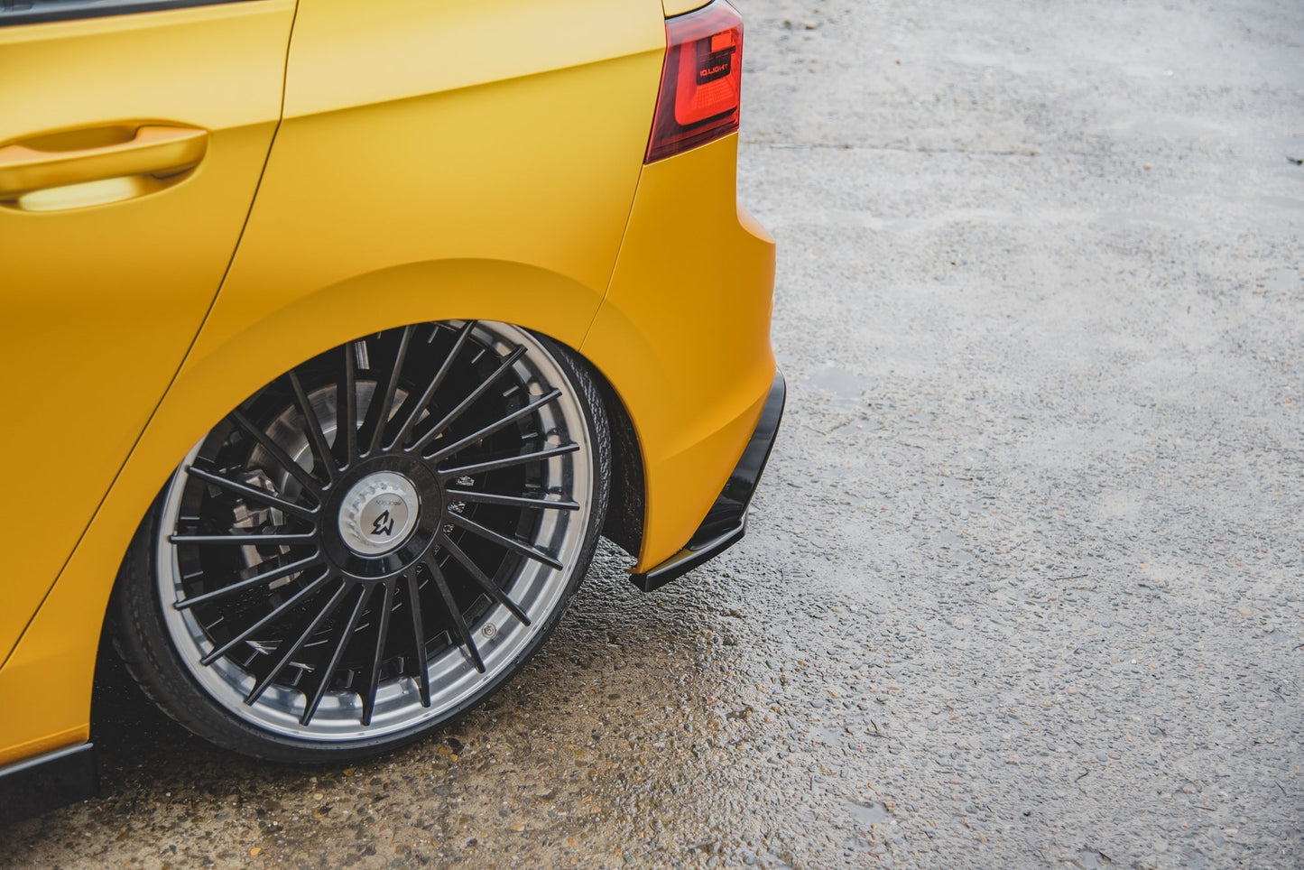 Heck Ansatz Flaps Diffusor für VW Golf 8  schwarz Hochglanz