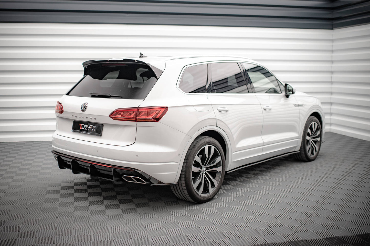 Heck Ansatz Flaps Diffusor für Volkswagen Touareg R-line Mk3 schwarz matt