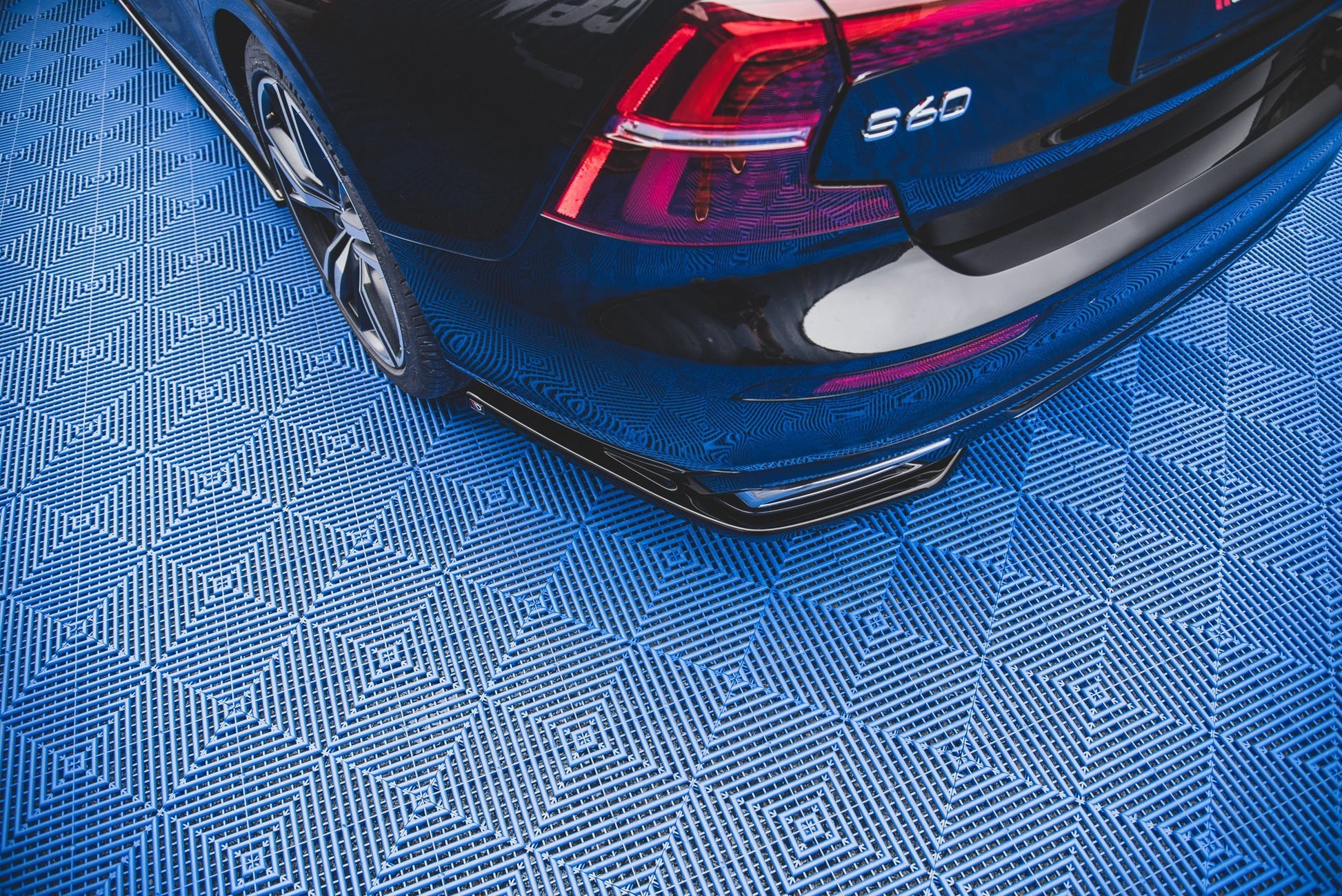Heck Ansatz Flaps Diffusor für Volvo S60/V60 R-Design Mk3 schwarz matt