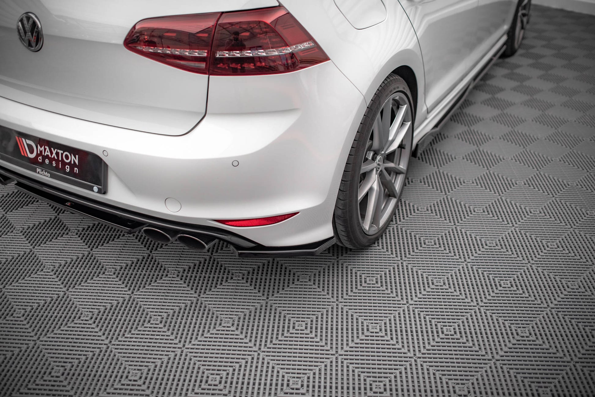 Heck Ansatz Flaps Diffusor V.3 für Volkswagen Golf R Mk7 Carbon Look