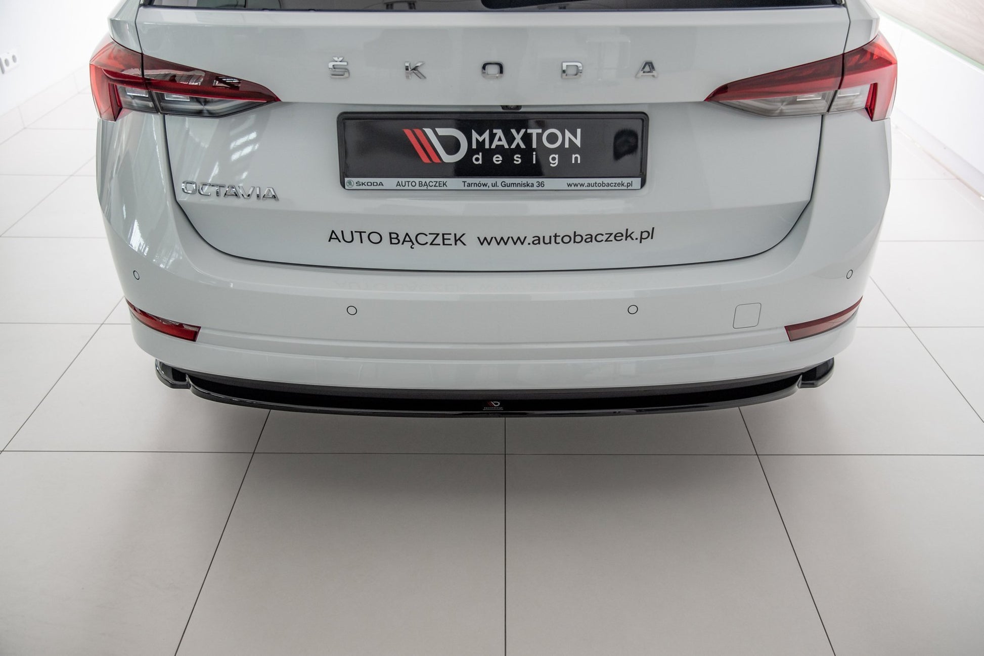 Mittlerer Diffusor Heck Ansatz für Skoda Octavia Mk4 Carbon Look