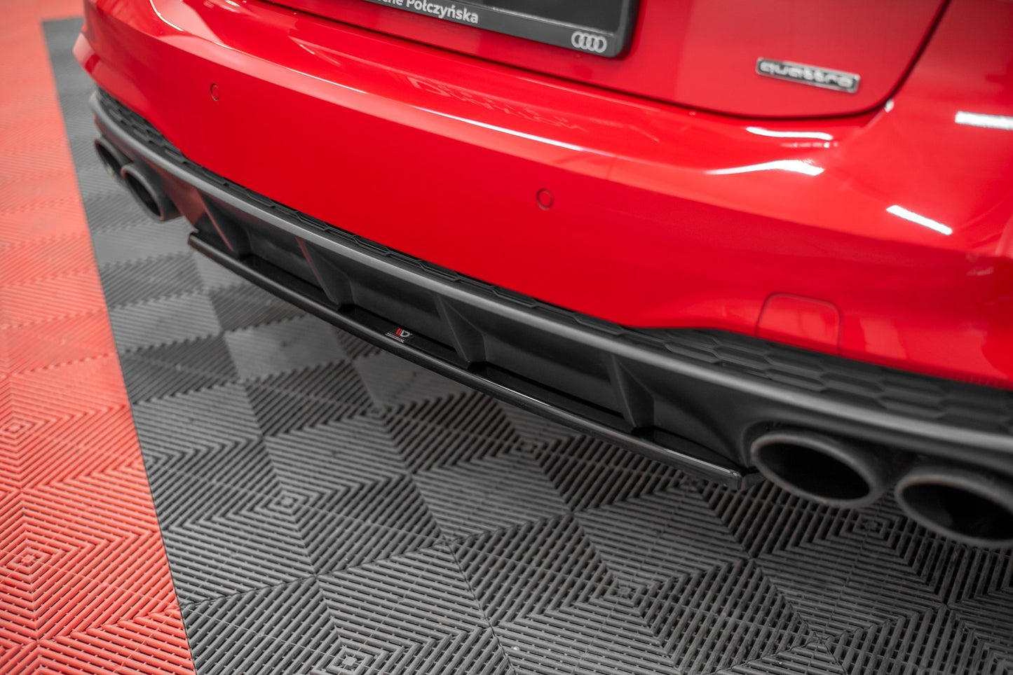 Mittlerer Diffusor Heck Ansatz für Audi S7 C8 schwarz Hochglanz
