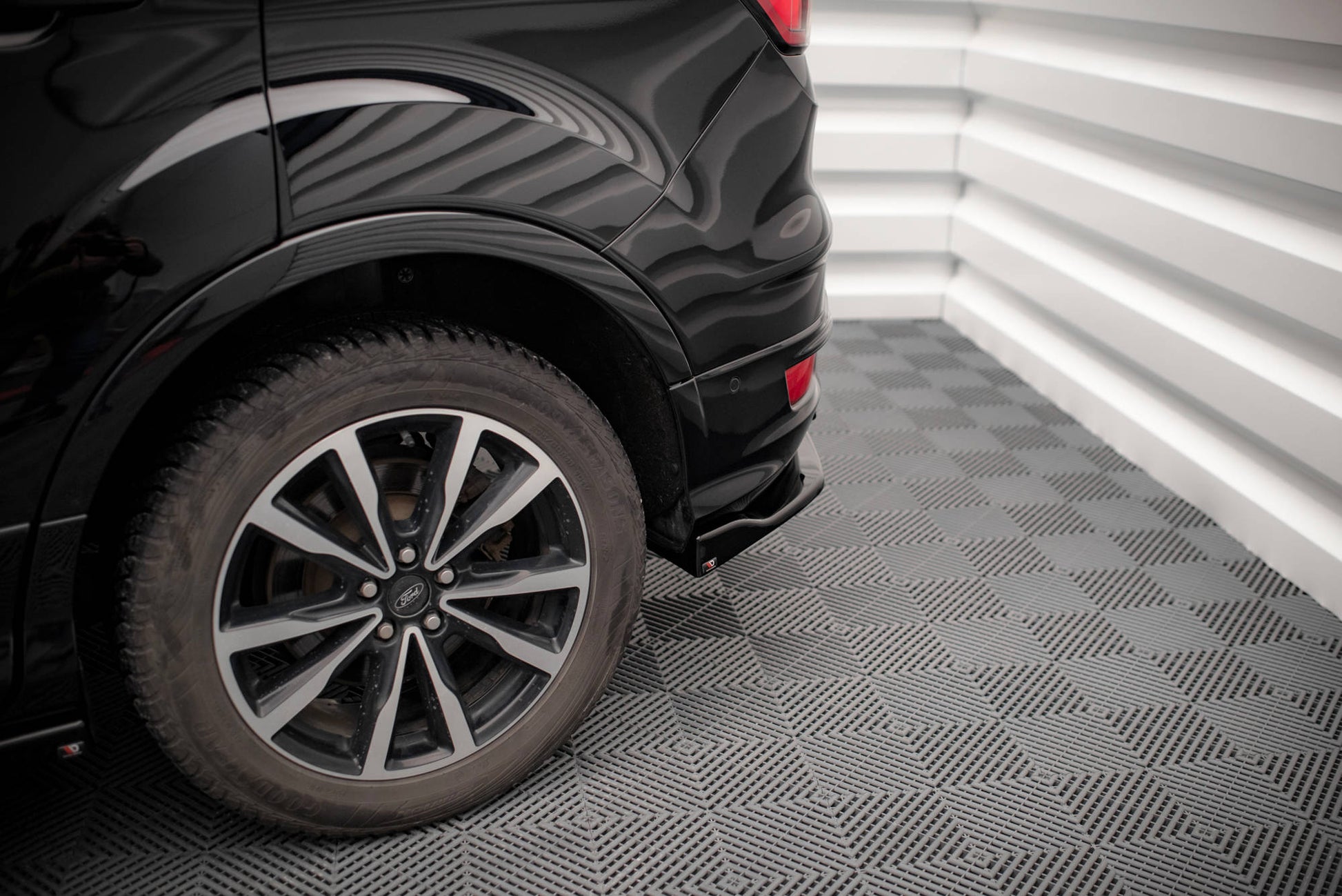 Heck Ansatz Flaps Diffusor für Ford Escape ST-Line Mk3 Carbon Look