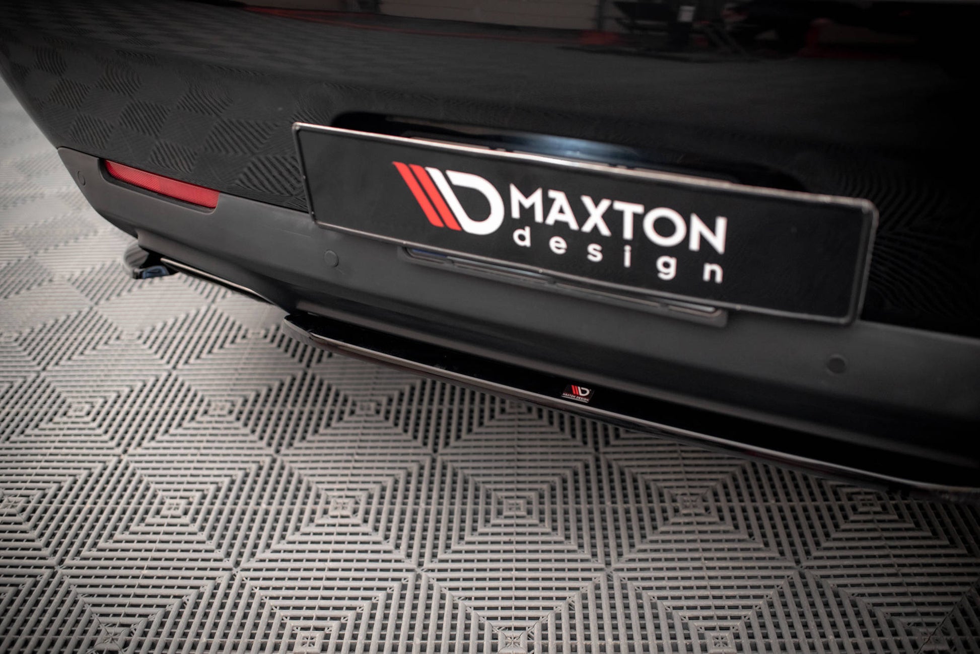 Mittlerer Diffusor Heck Ansatz für Dodge Challenger RT Mk3 Facelift Carbon Look