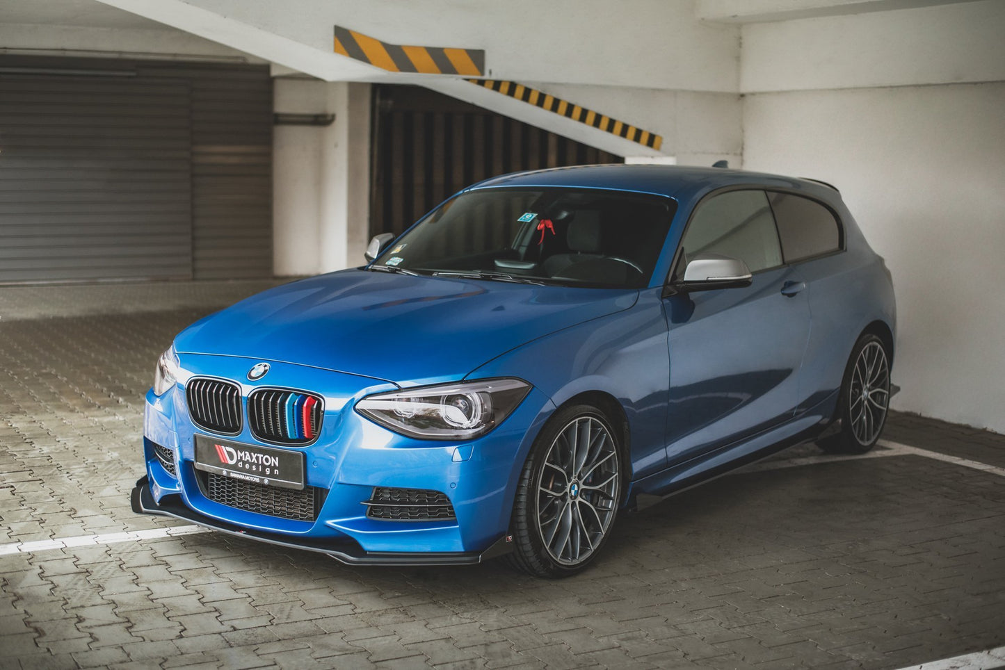 Robuste Racing Front Ansatz für passend +Flaps für BMW M135i F20 schwarz Hochglanz