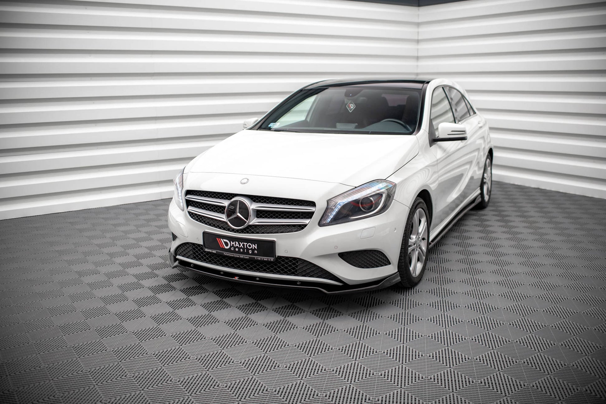Front Ansatz V.2 für Mercedes-Benz A W176 schwarz Hochglanz