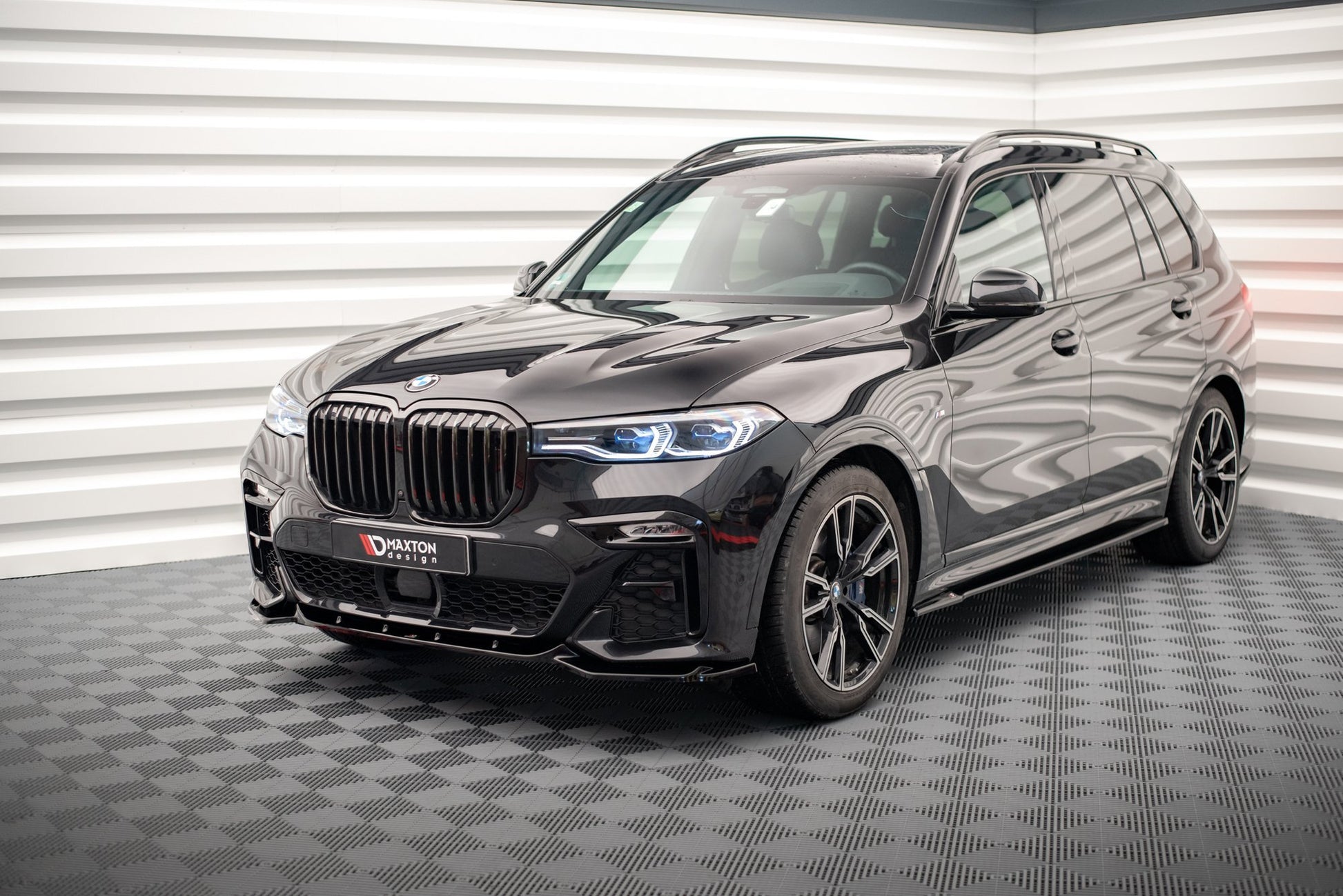 Front Ansatz V.3 für BMW X7 M G07 schwarz Hochglanz