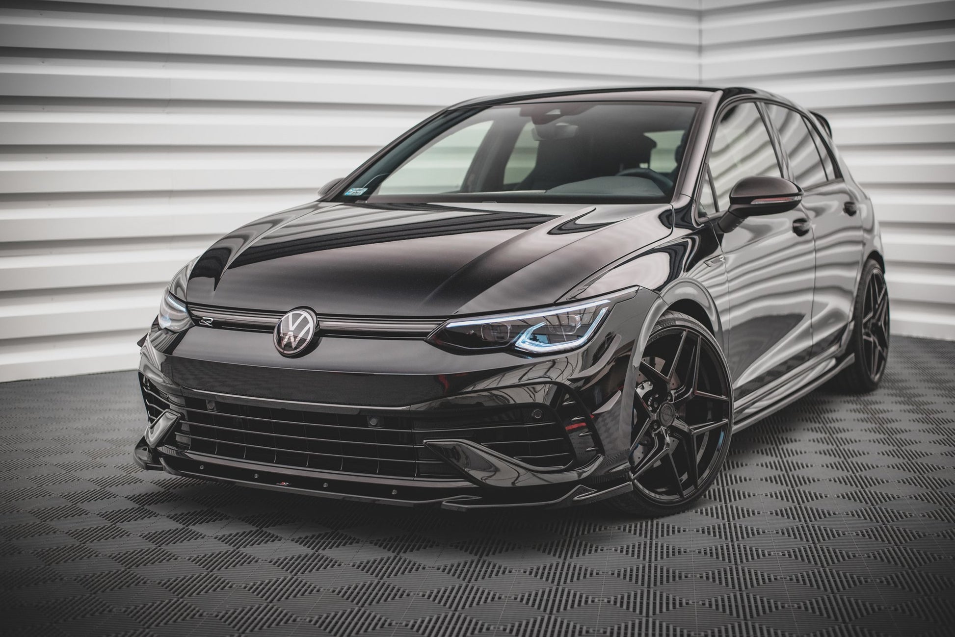 Front Ansatz V.4 für Volkswagen Golf R Mk8 schwarz matt