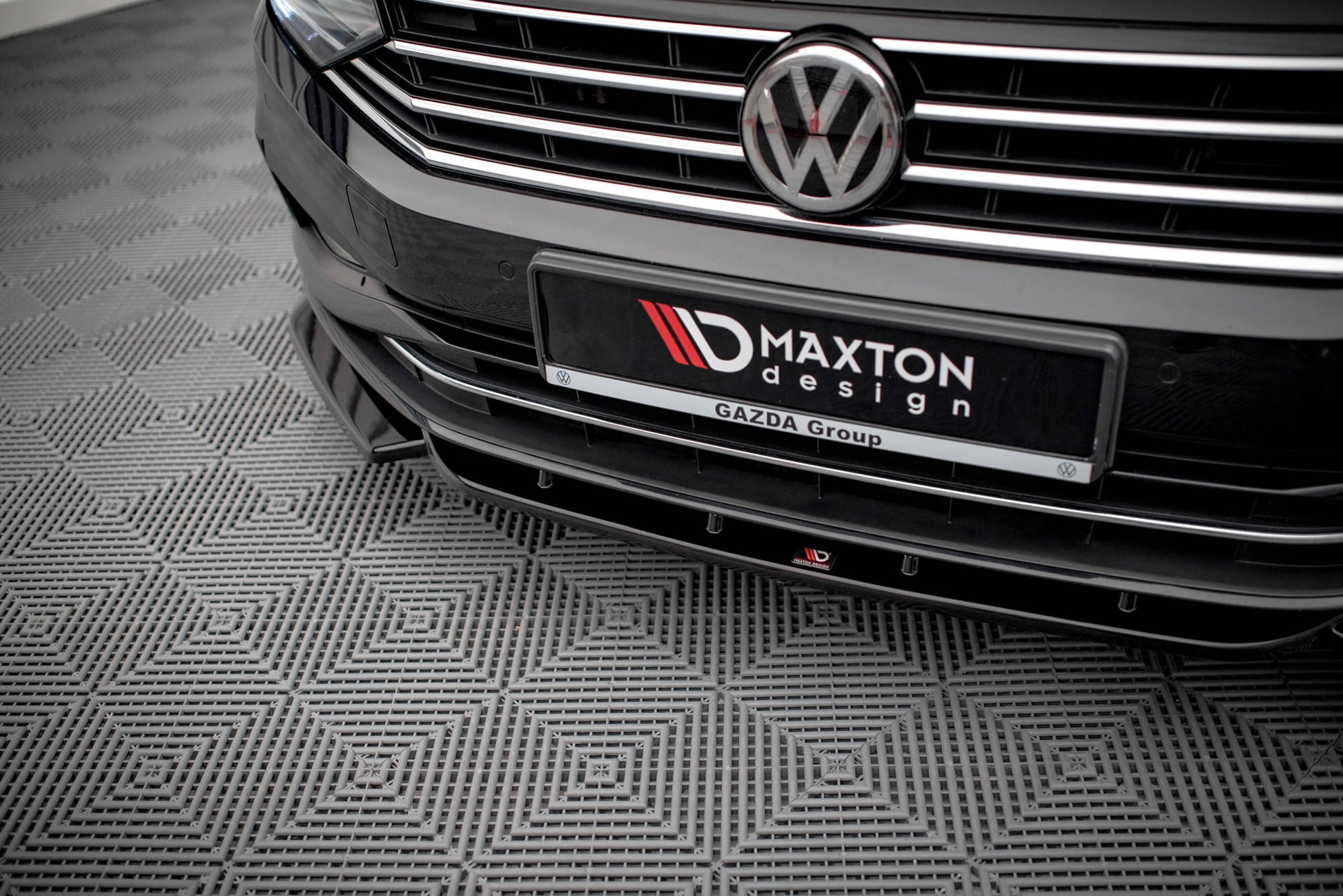 Front Ansatz V.1 für Volkswagen Passat B8 Facelift schwarz Hochglanz