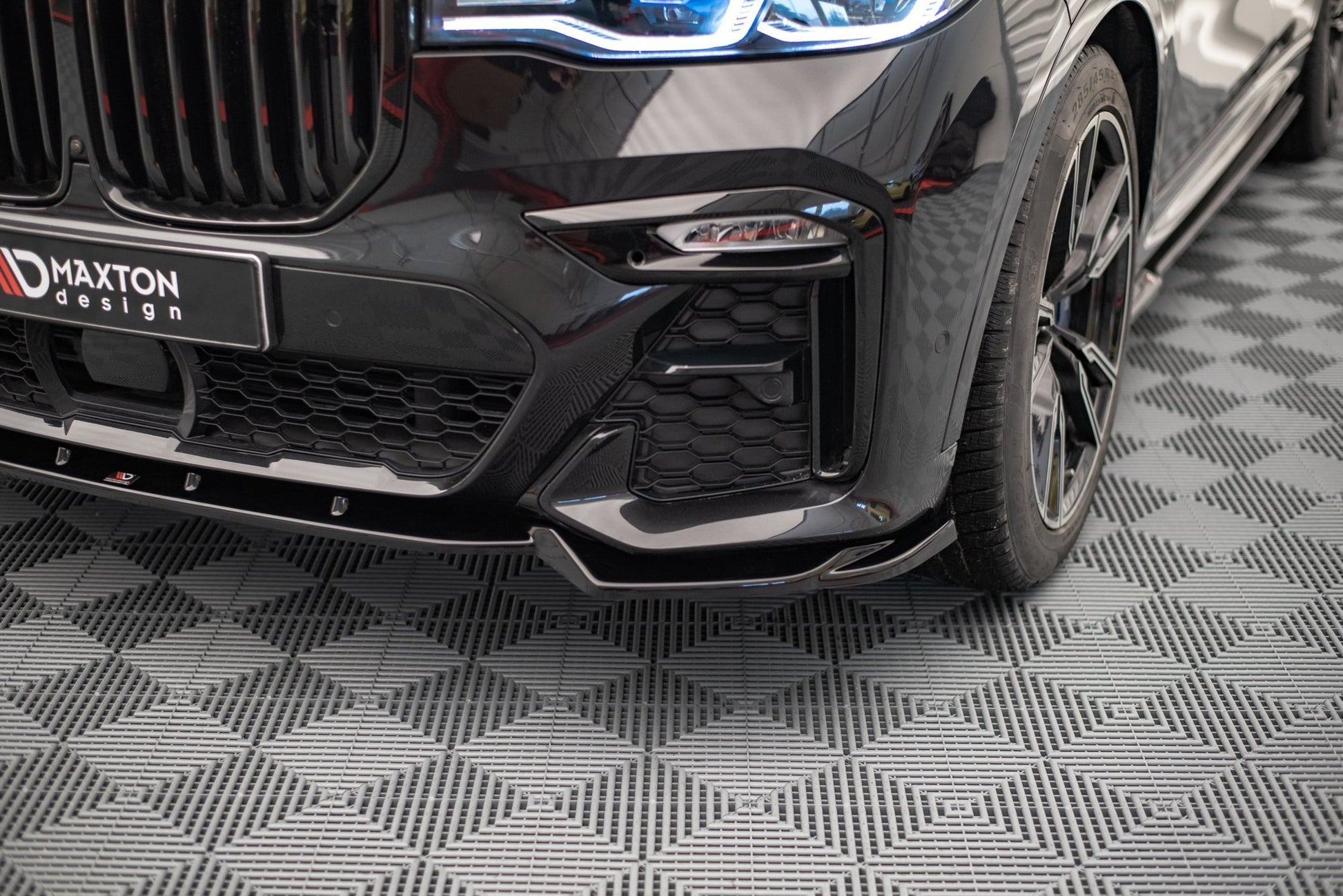 Front Ansatz V.2 für BMW X7 M G07 schwarz Hochglanz