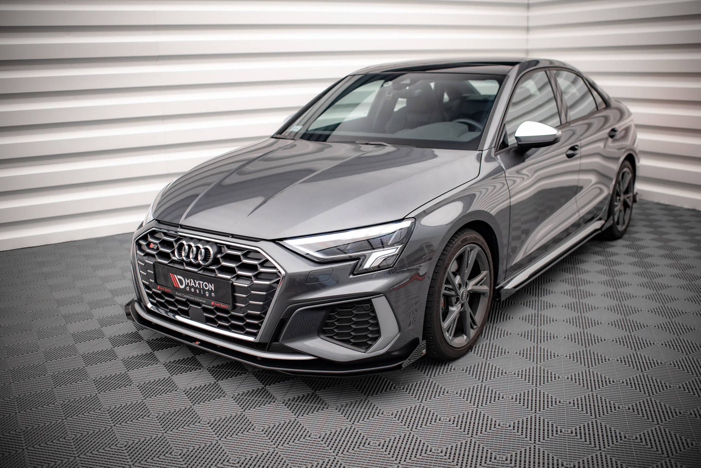Street Pro Front Ansatz für +Flaps für V.1 + Flaps Audi S3 / A3 S-Line 8Y schwarz Hochglanz