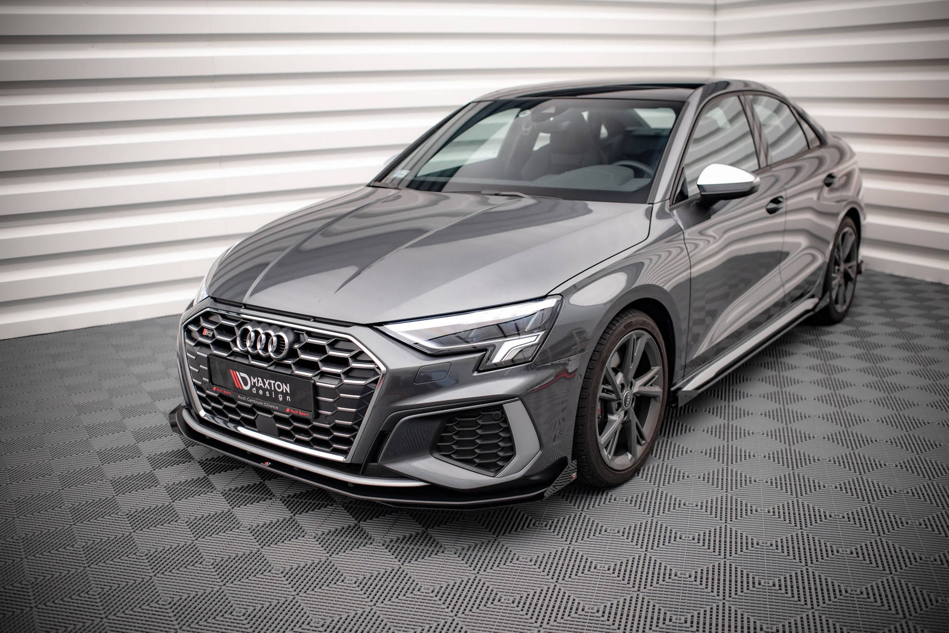 Street Pro Front Ansatz für +Flaps für V.1 + Flaps Audi S3 / A3 S-Line 8Y schwarz Hochglanz