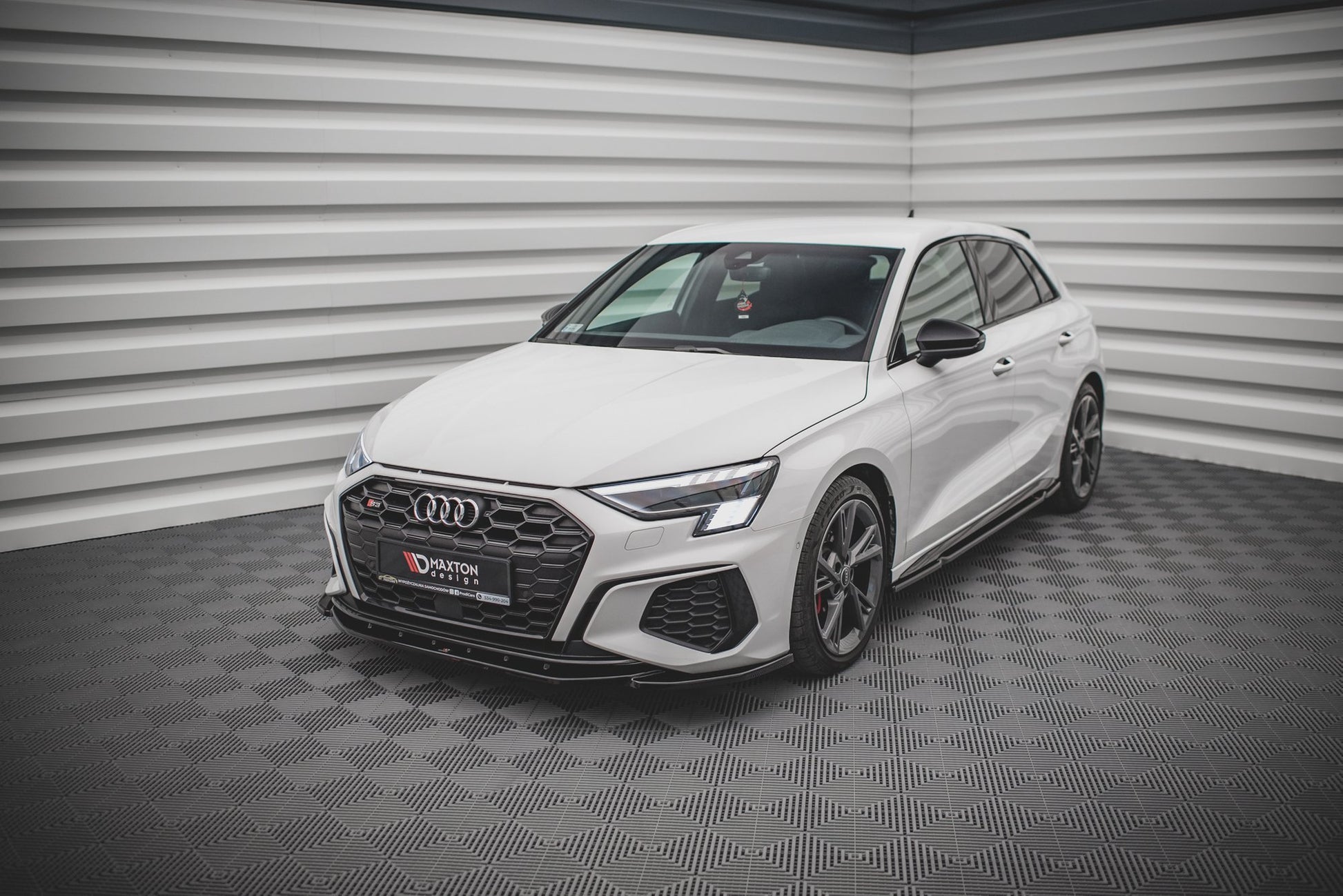 Front Ansatz V.4 für Audi S3 / A3 S-Line 8Y Carbon Look