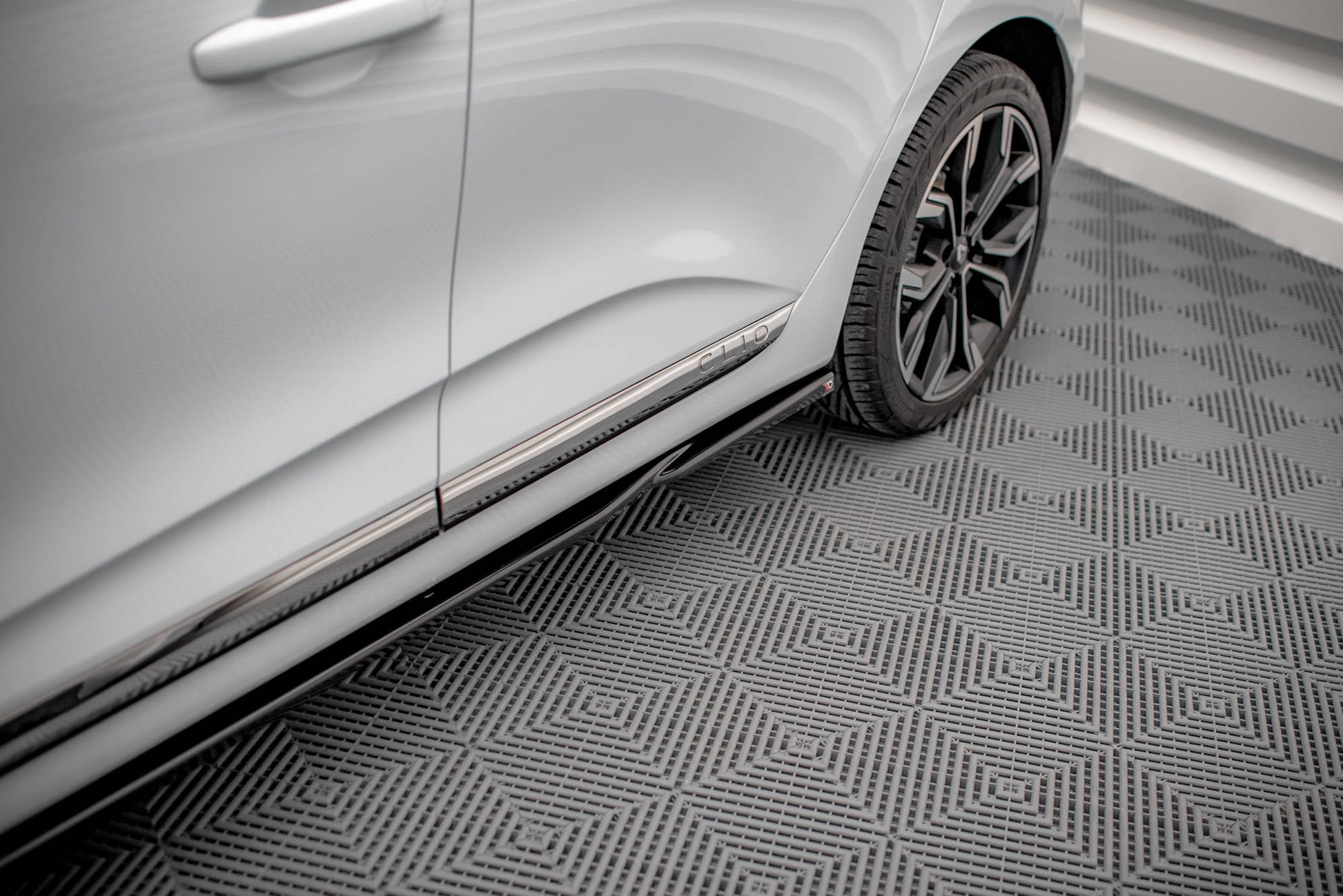 Seitenschweller Ansatz für Renault Clio Mk5 Carbon Look