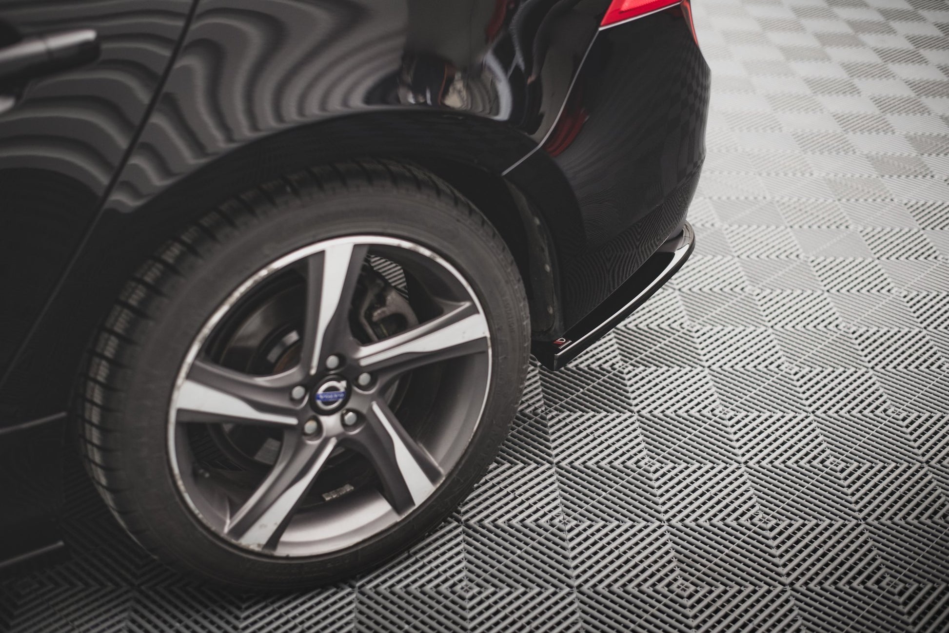 Heck Ansatz Flaps Diffusor für Volvo S60 R-Design Mk2 schwarz matt