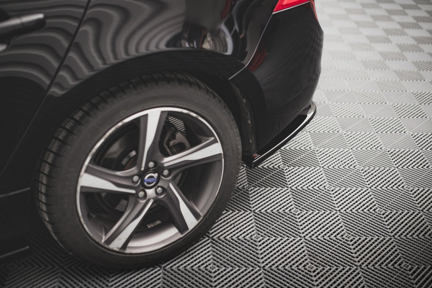 Heck Ansatz Flaps Diffusor für Volvo S60 R-Design Mk2 Carbon Look