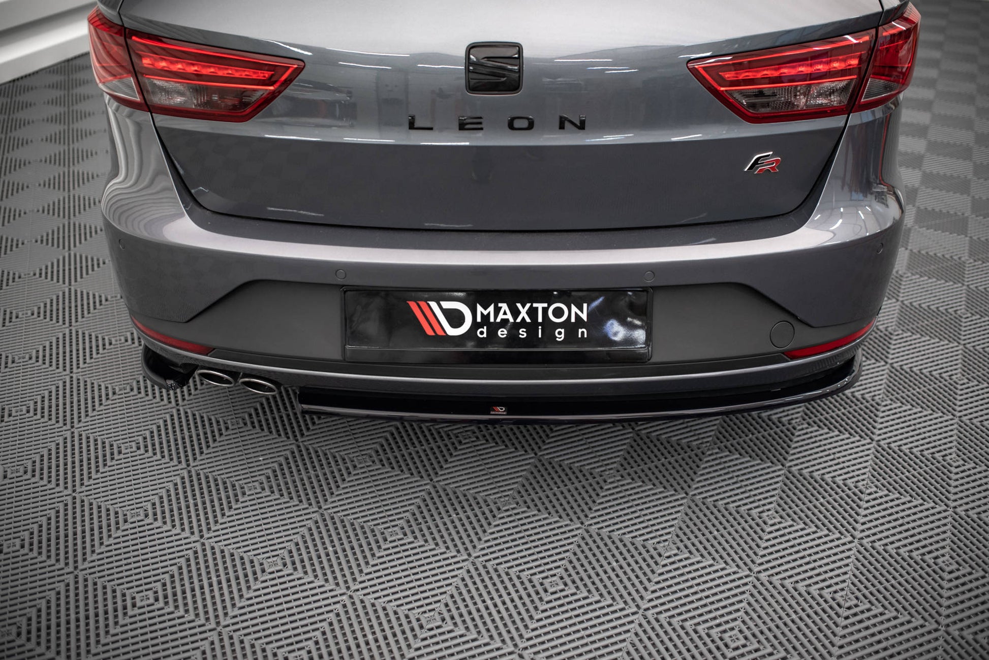 Heck Ansatz Flaps Diffusor V.1 für Seat Leon FR Sportstourer Mk3 Carbon Look