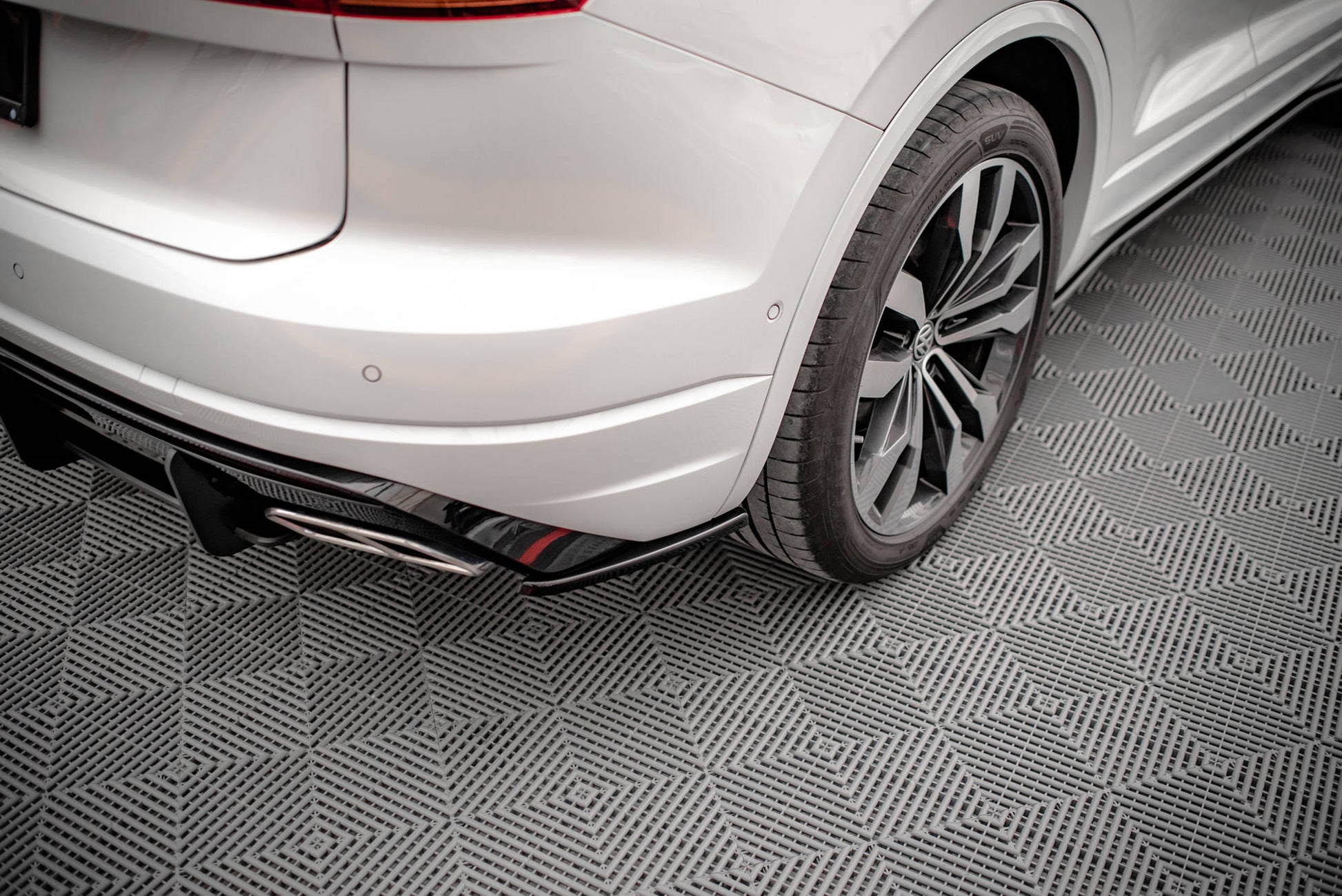 Heck Ansatz Flaps Diffusor für Volkswagen Touareg R-line Mk3 schwarz matt