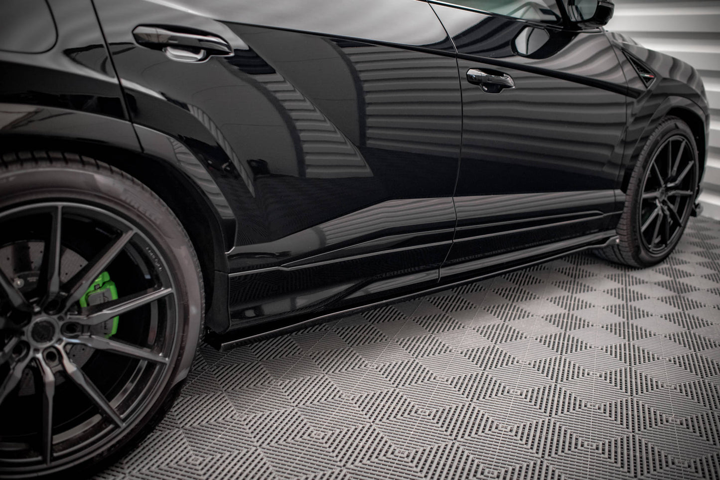 Seitenschweller Ansatz für Lamborghini Urus Mk1 schwarz Hochglanz