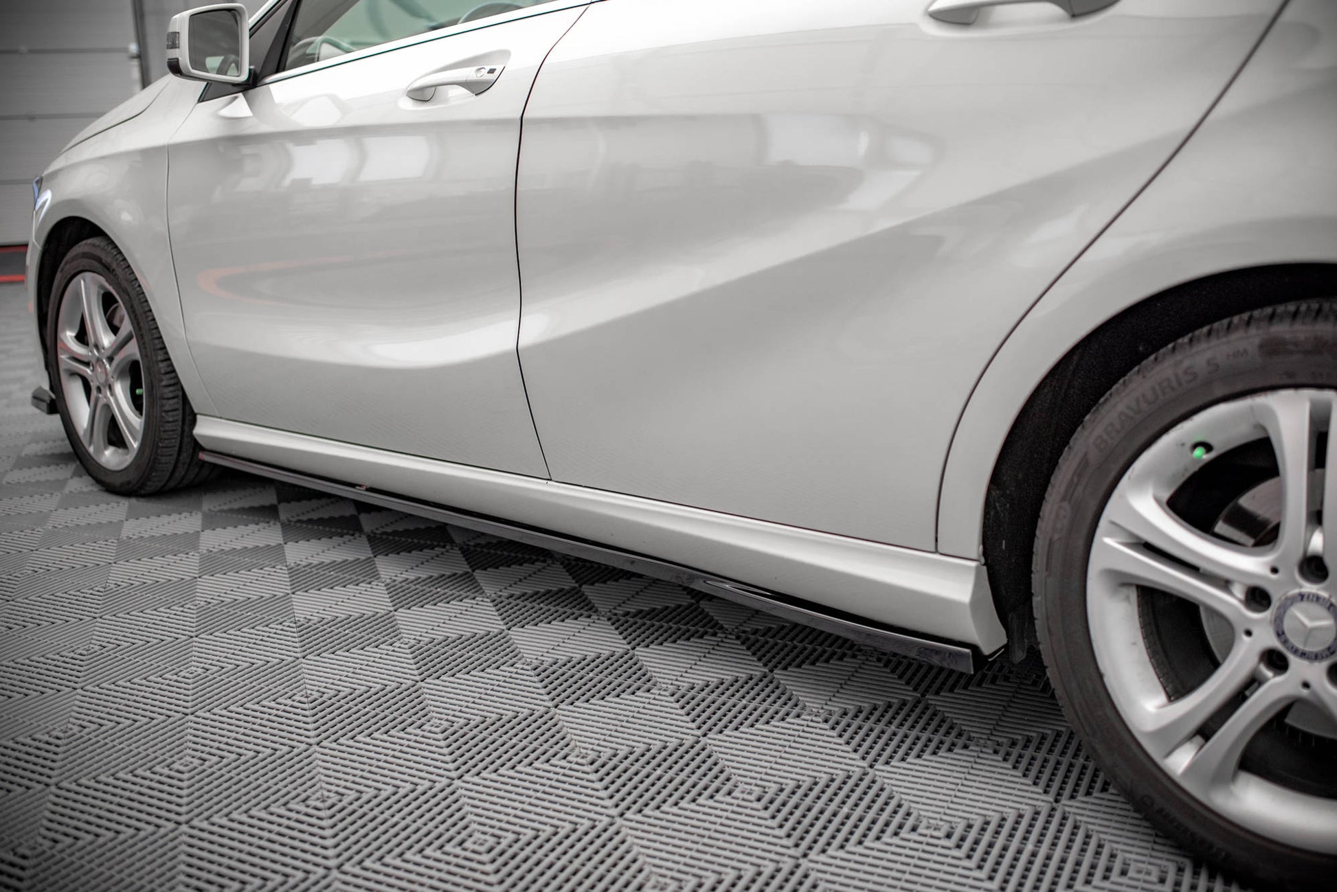 Seitenschweller Ansatz für V.2 für Mercedes-Benz A W176 schwarz Hochglanz