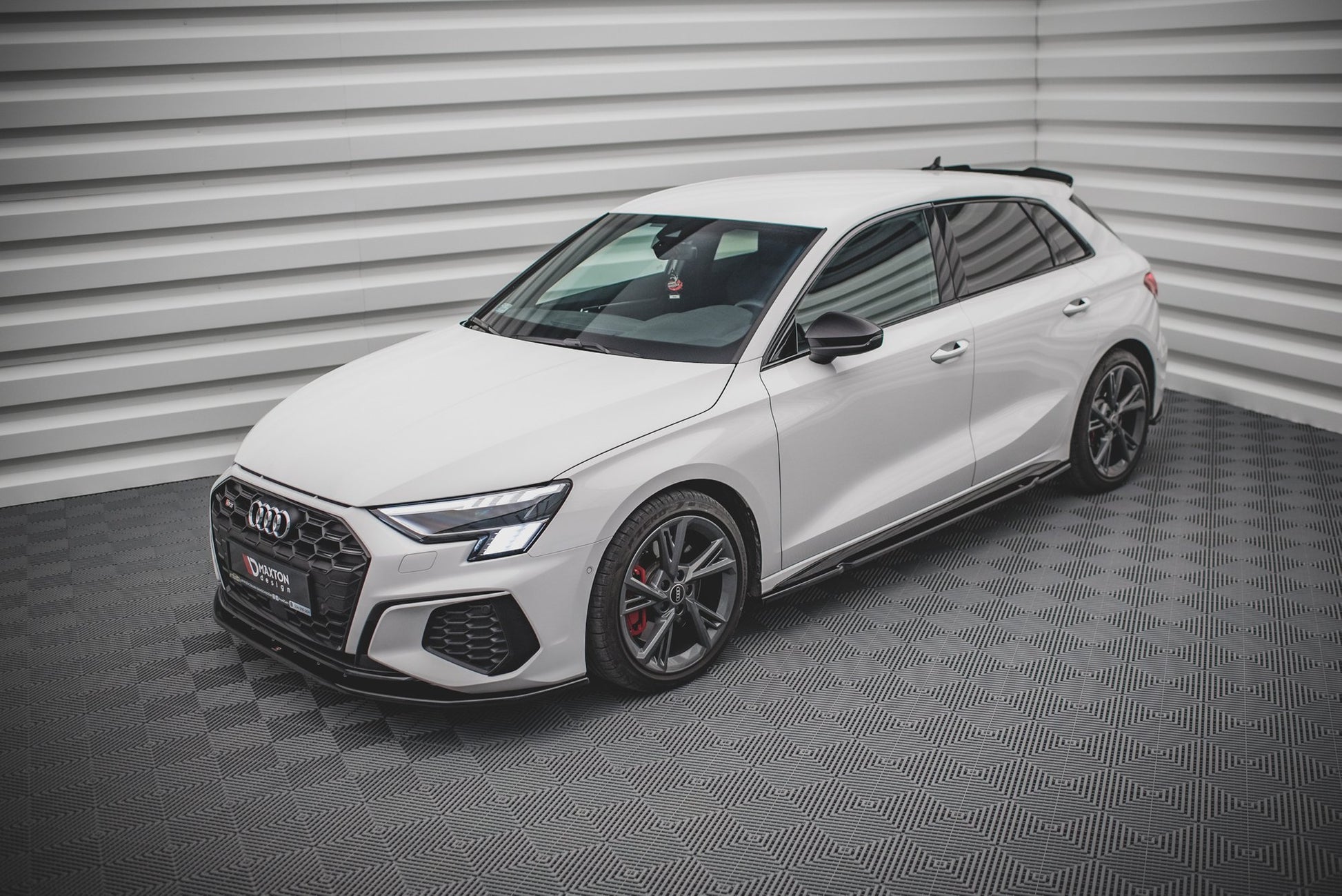 Seitenschweller Ansatz für Audi S3 / A3 S-Line 8Y schwarz Hochglanz