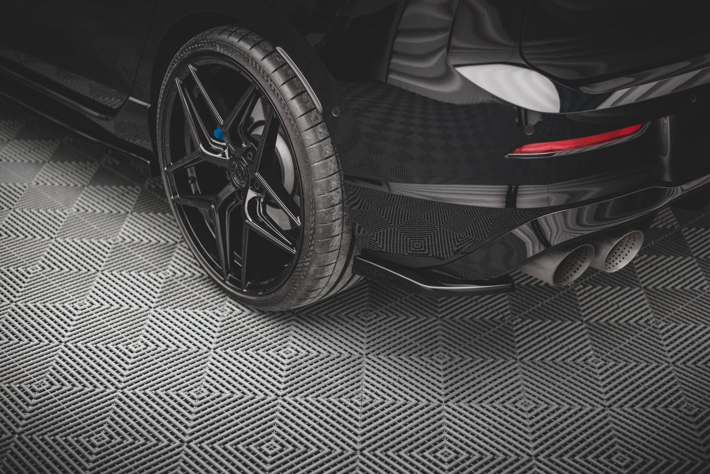 Heck Ansatz Flaps Diffusor V.2 für Volkswagen Golf R Mk8 Carbon Look