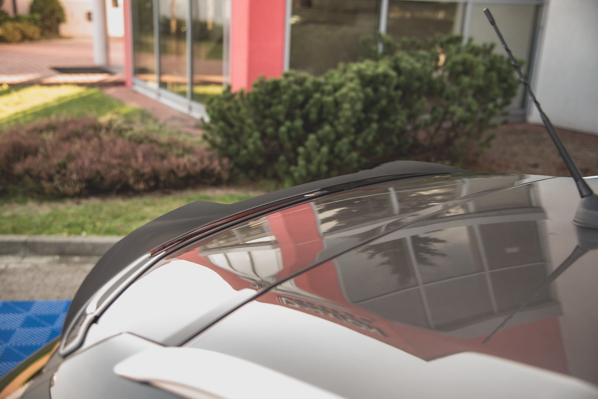 Spoiler CAP für Peugeot 308 SW Mk2 Facelift schwarz Hochglanz