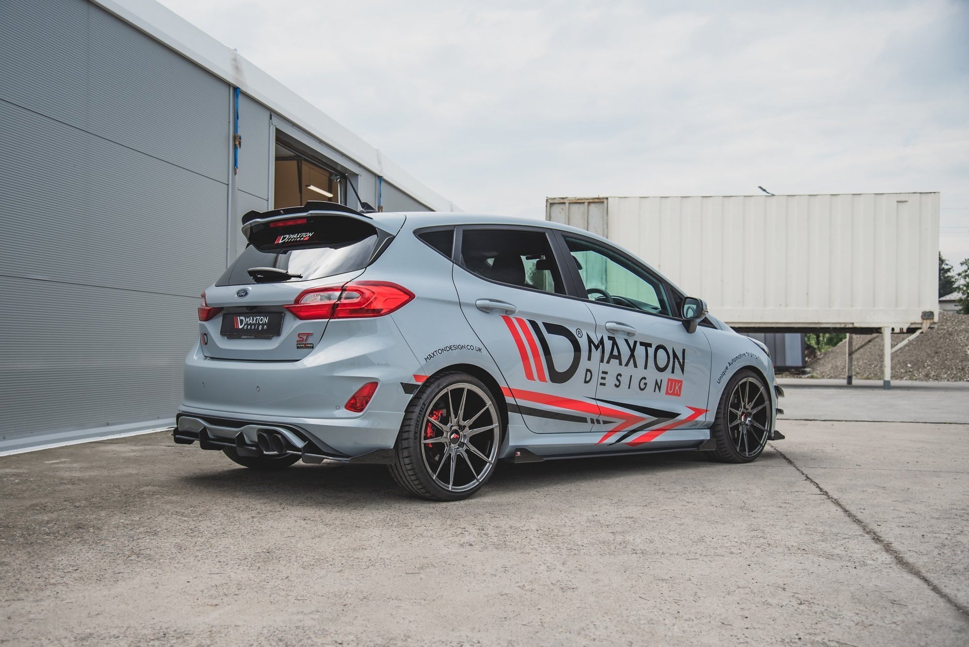 Robuste Racing Seitenschweller Ansatz für für + Front Stoßstangen Racing Flaps passend für Ford Fiesta Mk8 ST / ST-Line sc...