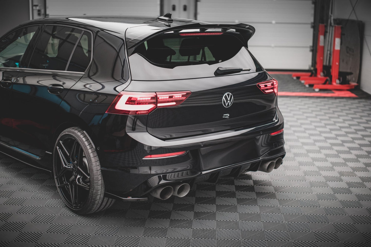 Heck Ansatz Flaps Diffusor V.2 für Volkswagen Golf R Mk8 Carbon Look