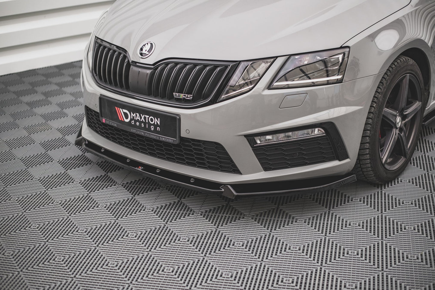 Front Ansatz V.2 für Skoda Octavia RS Mk3 Facelift Carbon Look
