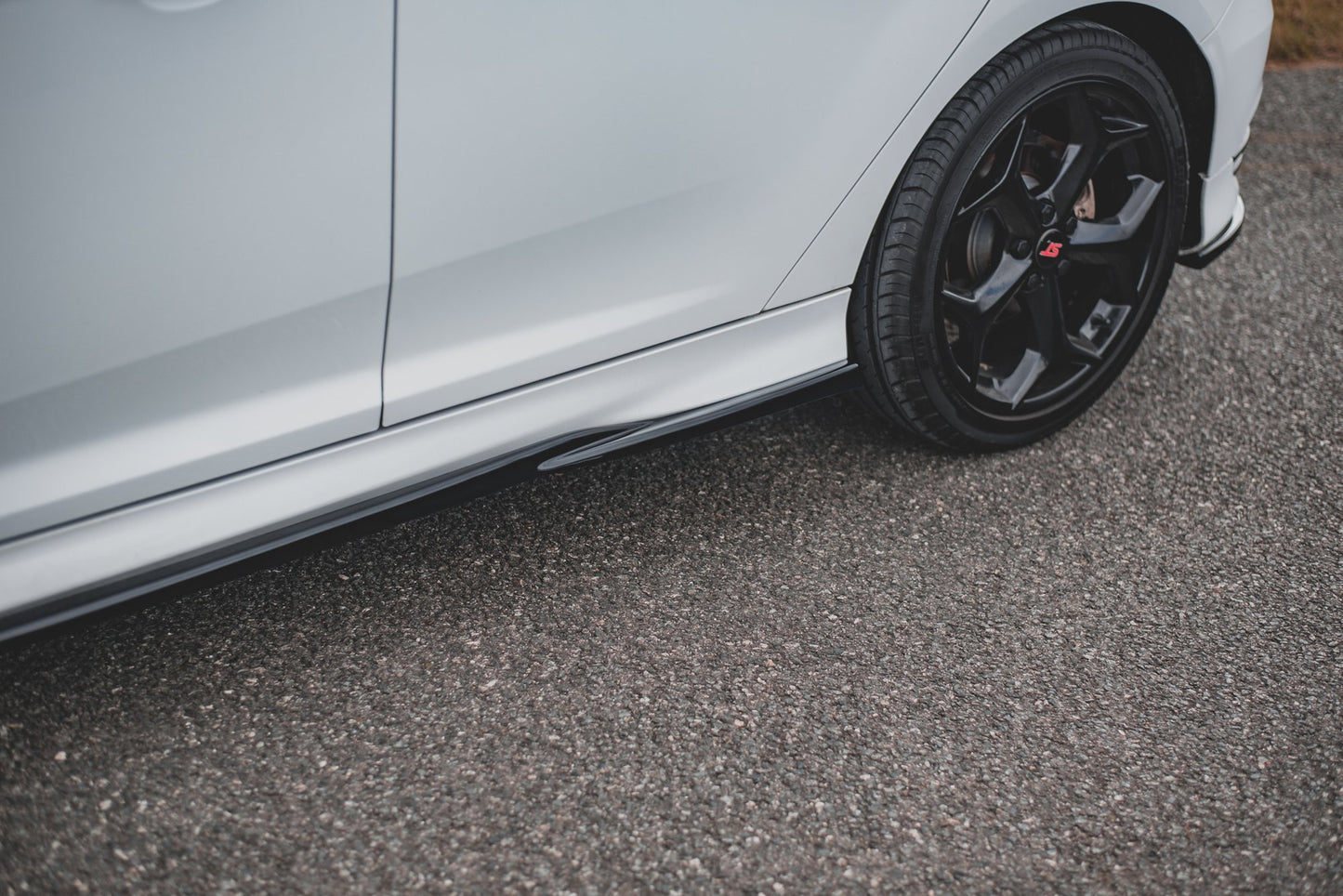 Seitenschweller Ansatz für V.2 für Ford Focus ST Mk3 schwarz Hochglanz