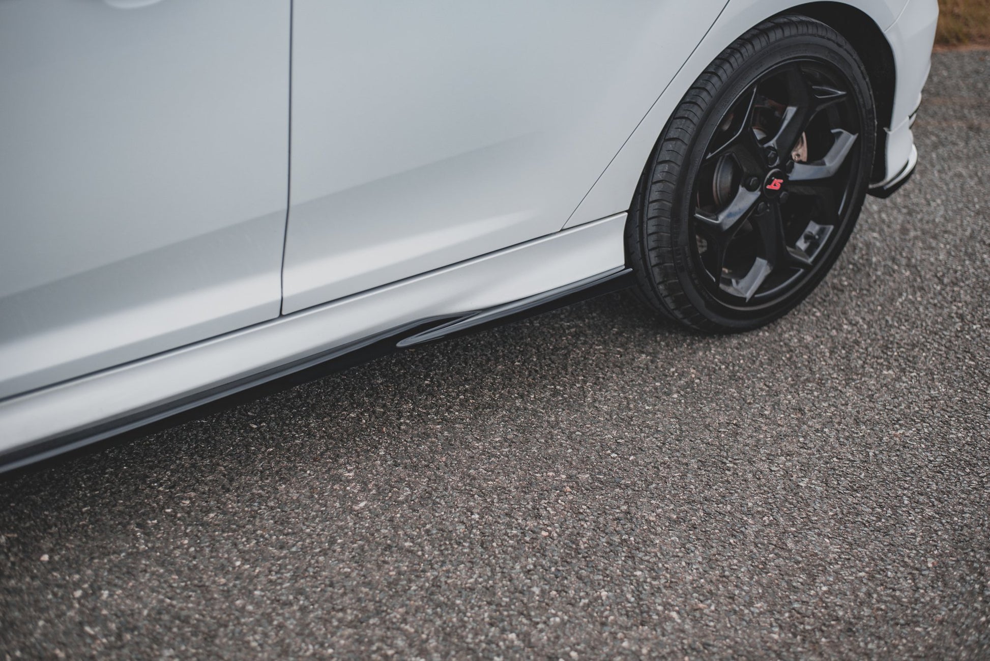 Seitenschweller Ansatz für V.2 für Ford Focus ST Mk3 schwarz Hochglanz