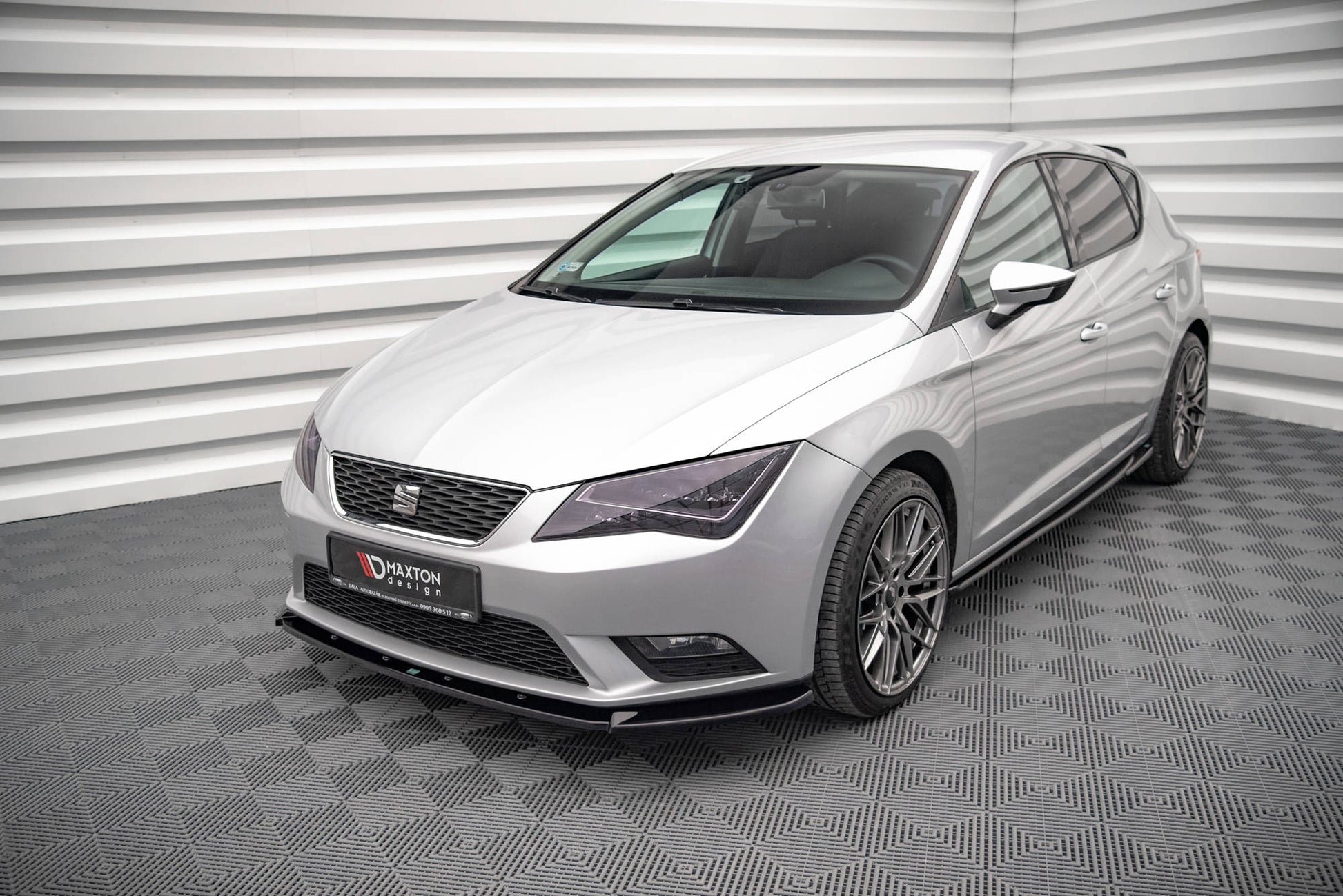 Front Ansatz V.1 für Seat Leon Mk3 schwarz Hochglanz