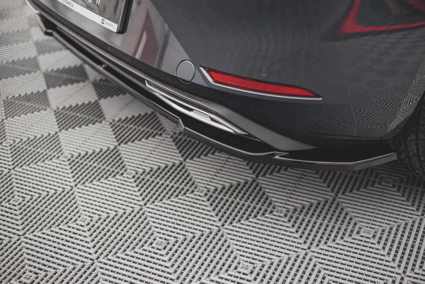 Mittlerer Diffusor Heck Ansatz für Seat Leon FR Hatchback Mk4 Carbon Look