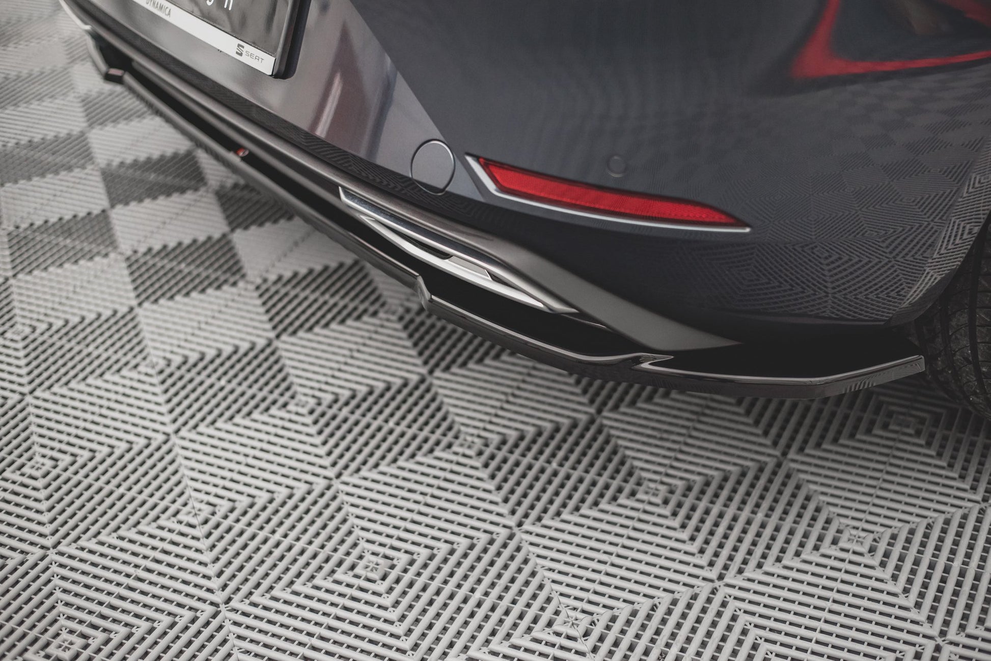 Mittlerer Diffusor Heck Ansatz für Seat Leon FR Hatchback Mk4 Carbon Look