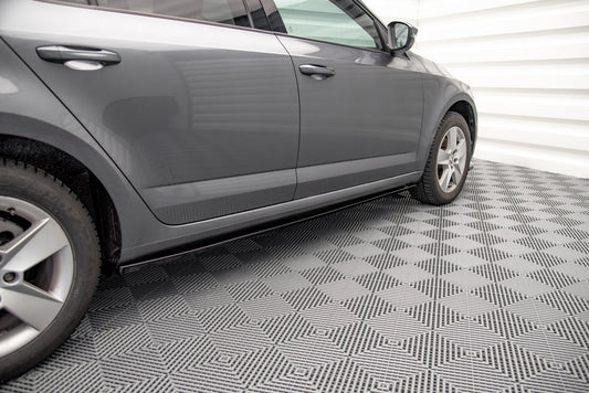 Seitenschweller Ansatz für Skoda Octavia Mk3 Facelift schwarz matt