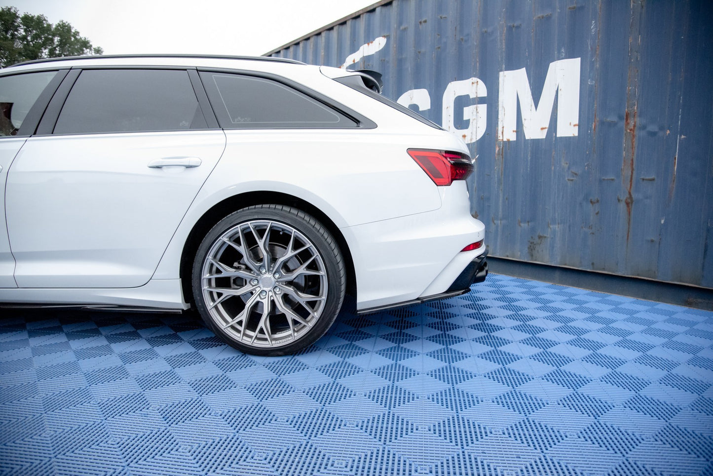 Heck Ansatz Flaps Diffusor für Audi A6 C8 S-Line Carbon Look