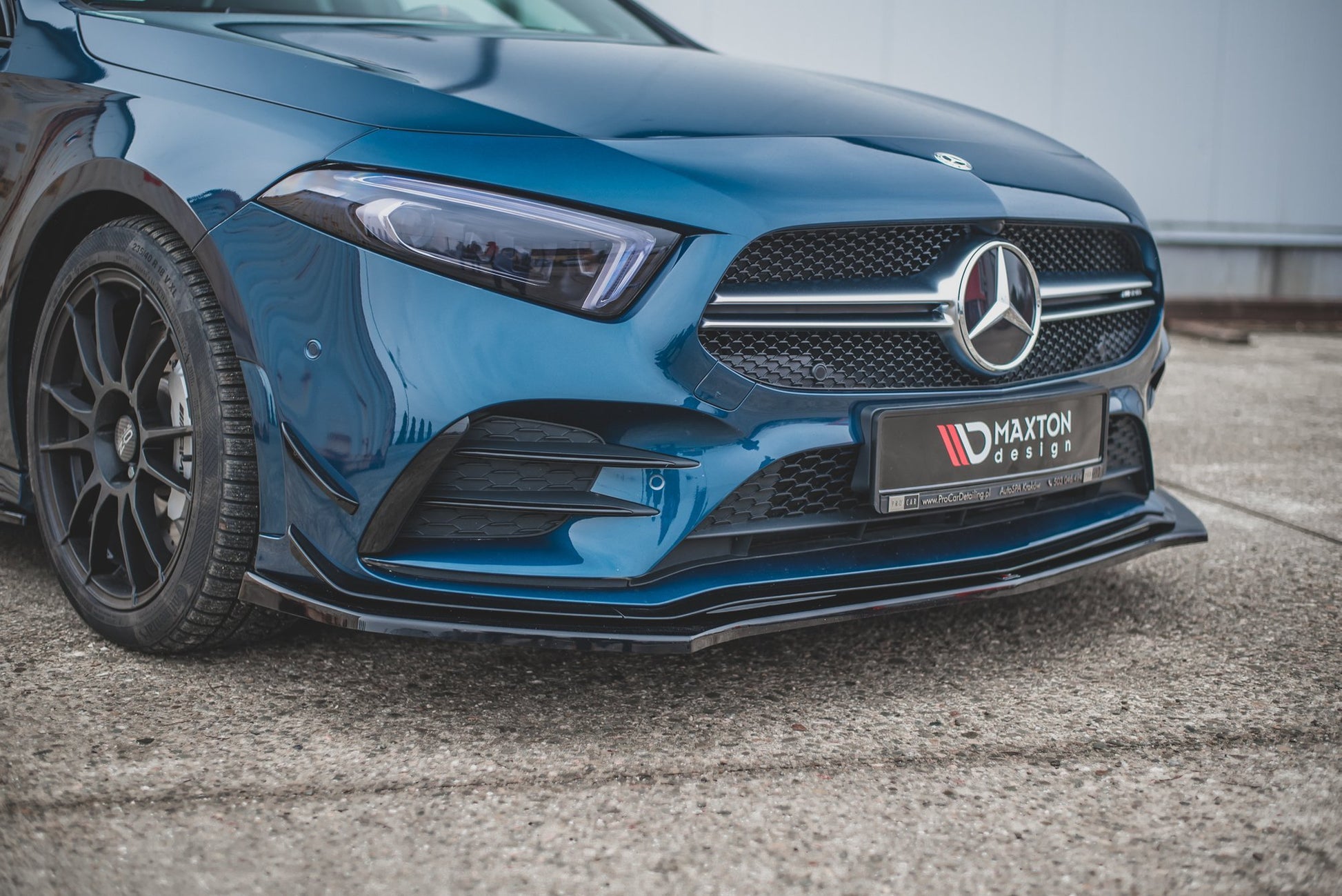 Front Ansatz V.2 für Mercedes A35 AMG Aero W177  schwarz Hochglanz