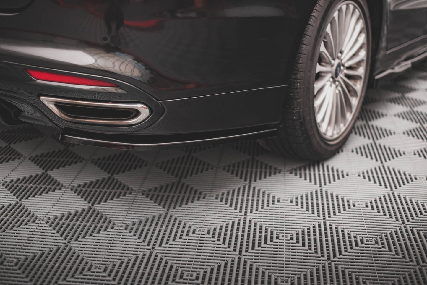 Heck Ansatz Flaps Diffusor für Ford Mondeo Mk5 schwarz matt